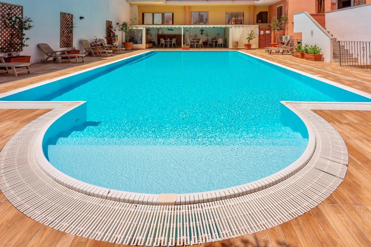 Apartments With Swimming Pool In Santa Teresa Di Gallura Santa Teresa Gallura Exterior foto